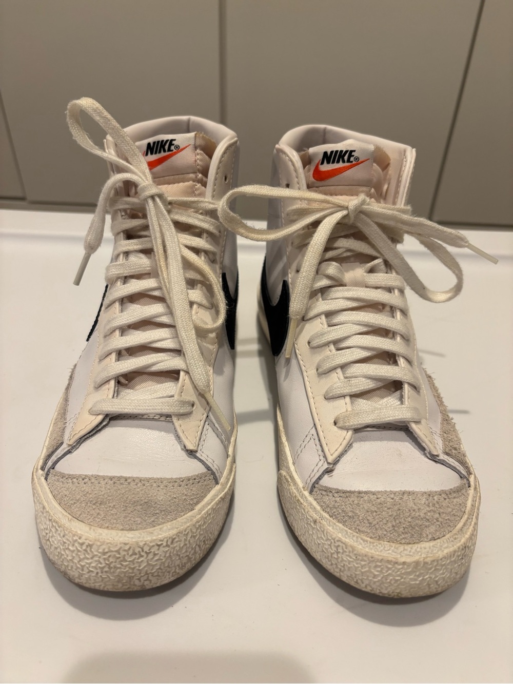 Nike Women’s Blazer Mid Vintage '77 - White with Black Swoosh